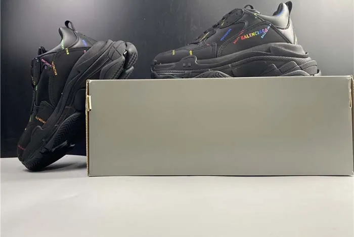 Ba*len*cia*ga triple s black trainer