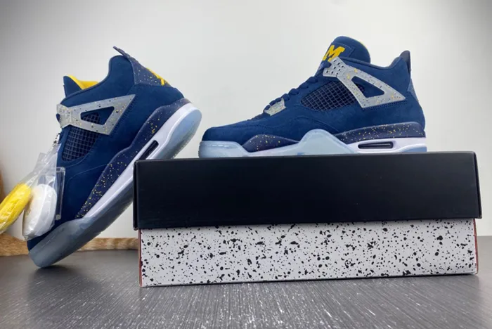 AIR JORDAN 4 RETRO