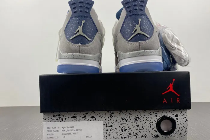 Air Jordan 4 Retro