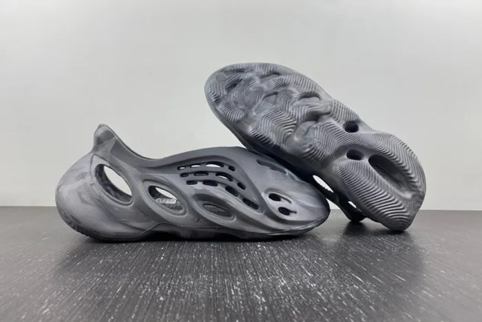 YZY FOAM RUNNER MX Granite IE4931