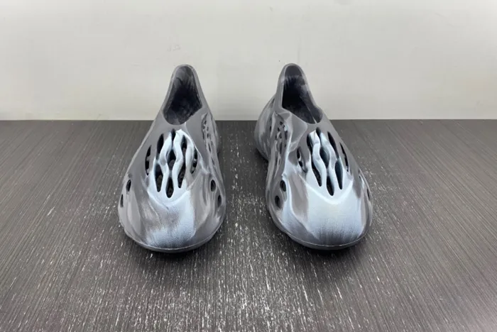 YZY FOAM RUNNER MX Granite IE4931