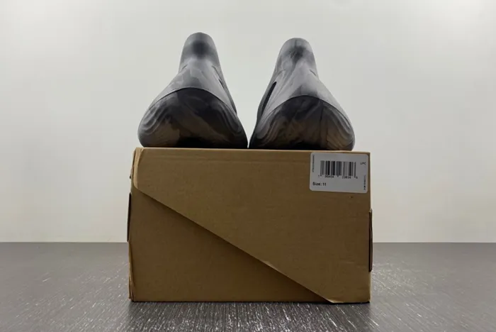 YZY FOAM RUNNER MX Granite IE4931
