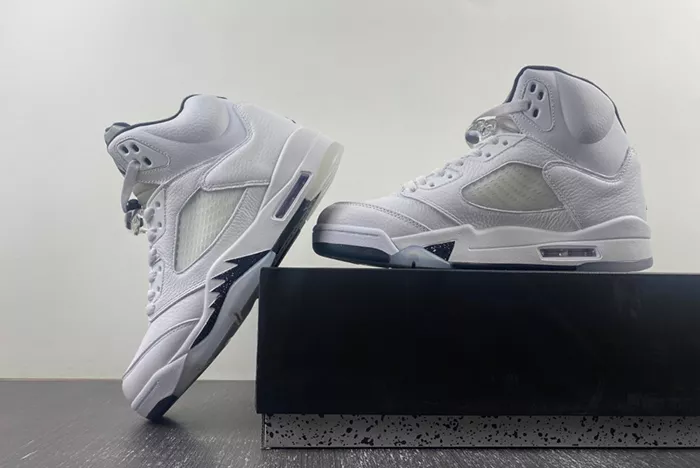 AIR JORDAN 5 RETRO WHITE BLACK  DD0587-110